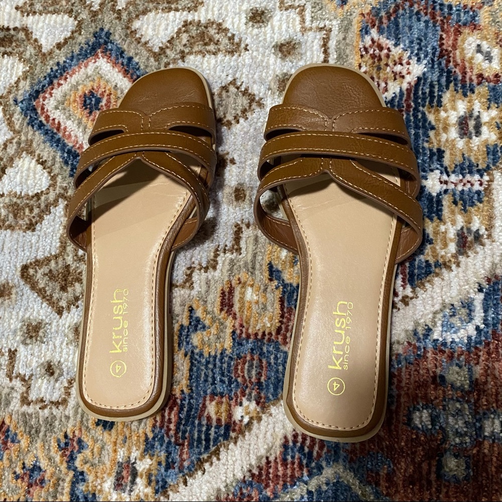 Boohoo size 6 sandal